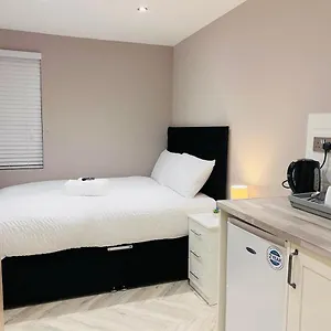  Homestay Lbt Ltd